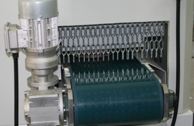 Vacuum transport belt
